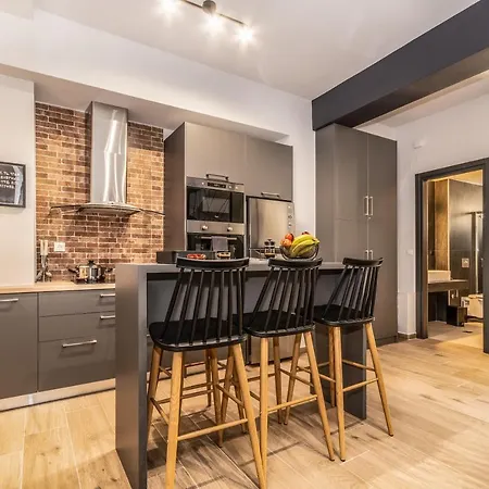 Mos Luxury - The R *