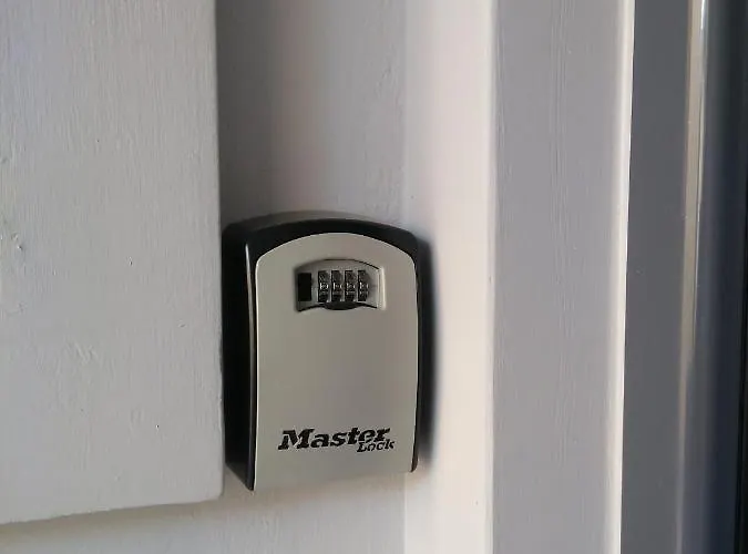 Mos Luxury - The R *