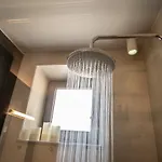 Mos Luxury - The R Apartment