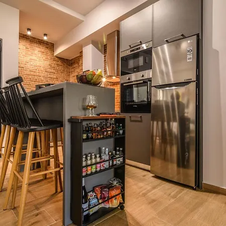 Mos Luxury - The R Apartment *