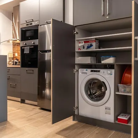 Mos Luxury - The R Lägenhet Chania (Crete)