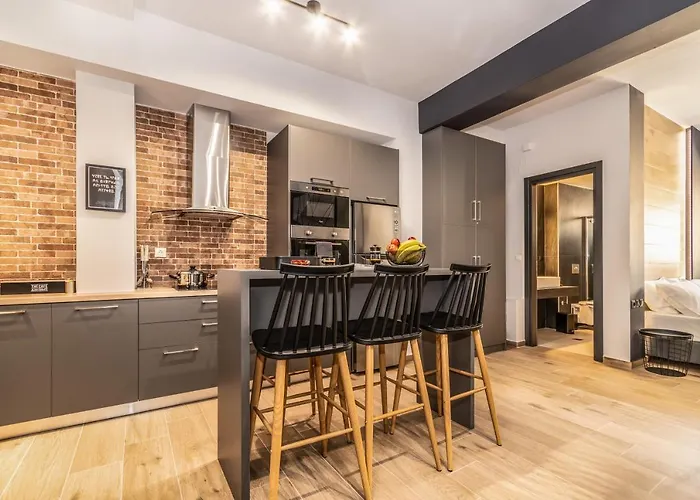 Mos Luxury - The R *