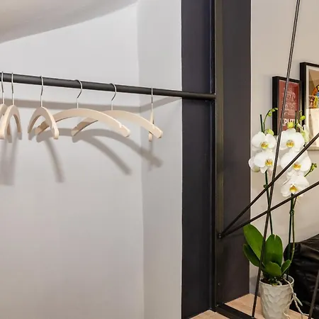 Mos Luxury - The R * La Canea
