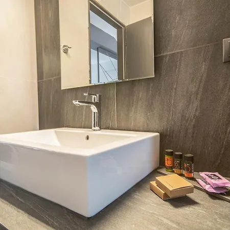 Mos Luxury - The R * La Canea